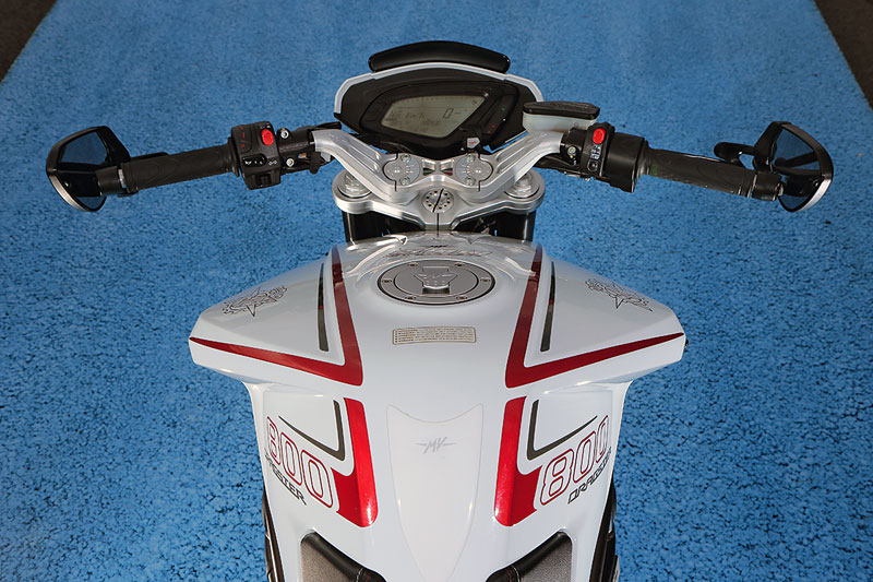 MV-Agusta-Brutale-800-Dragster-Cockpit