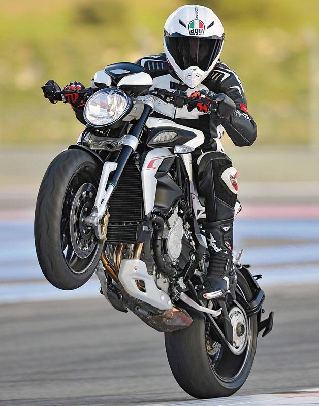MV-Agusta-Brutale-800-Dragster-Wheelie