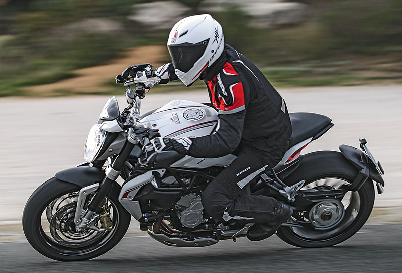 MV-Agusta-Brutale-800-Dragster-links