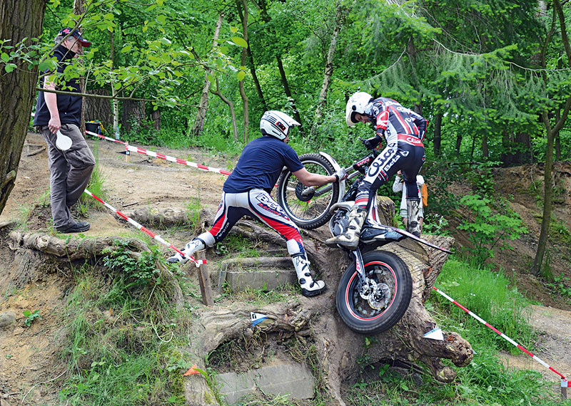 Motorrad-Trial--Hilfestellung-wenn-es-nicht-klappt