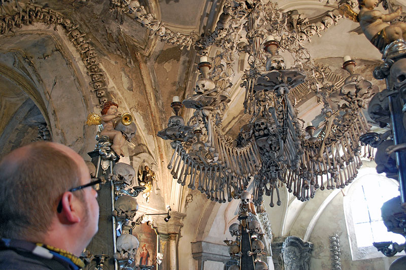 Kronleuchter aus Knochen