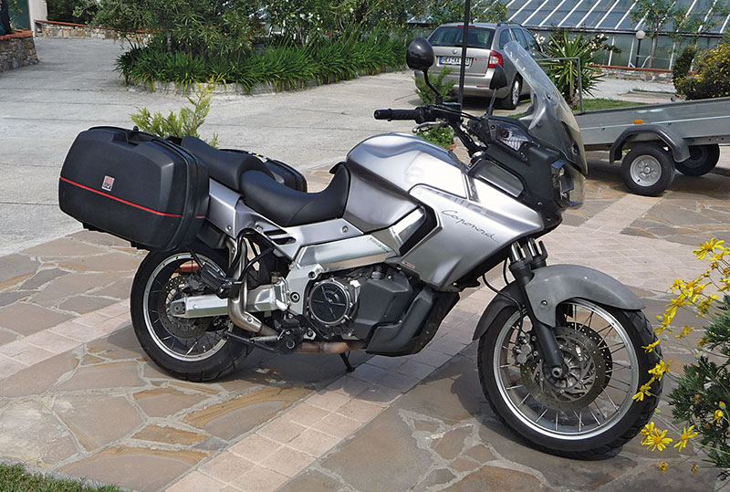Aprilia-Caponord-rechts