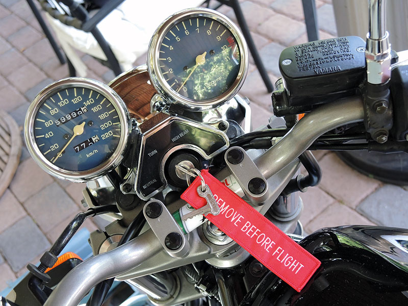 Yamaha-XJ600N-Cockpit