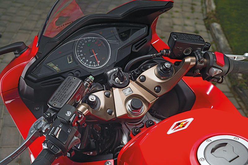 Honda VFR800F Cockpit