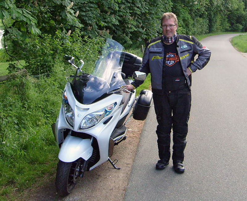 Suzuki 400 Burgman Front