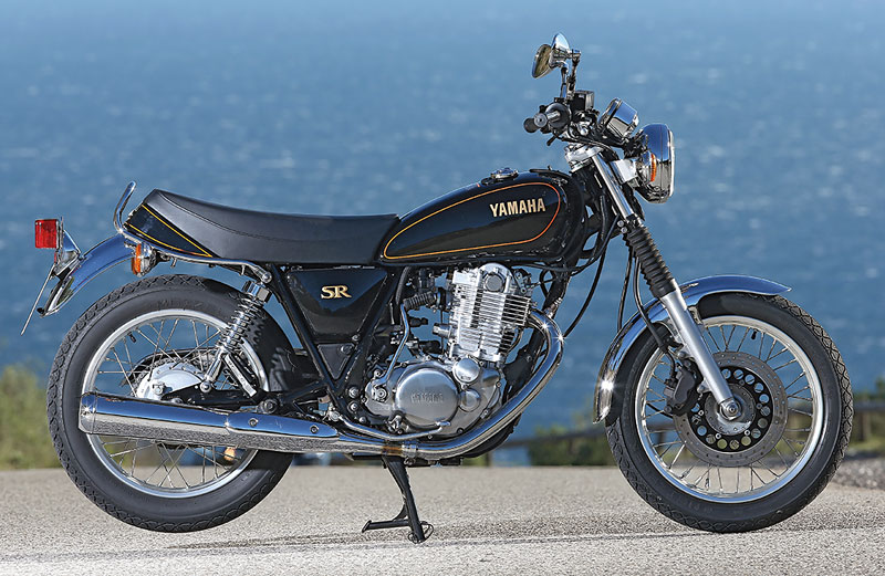 Yamaha SR400 rechts