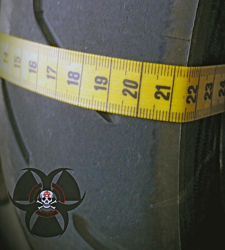 Bridgestone S20 160 60 17 aktuell Hier hat man eindeutig mehr Reifenflaeche zur Verfuegung im Vergleich zum PiPo