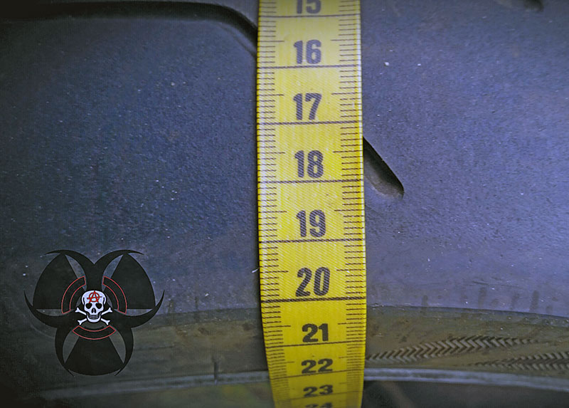 Bridgestone S20 160 60 17 ca 2 Jahre alt schon mehr Reifenflaeche als beim Pipo aber weniger als beim aktuellen S20