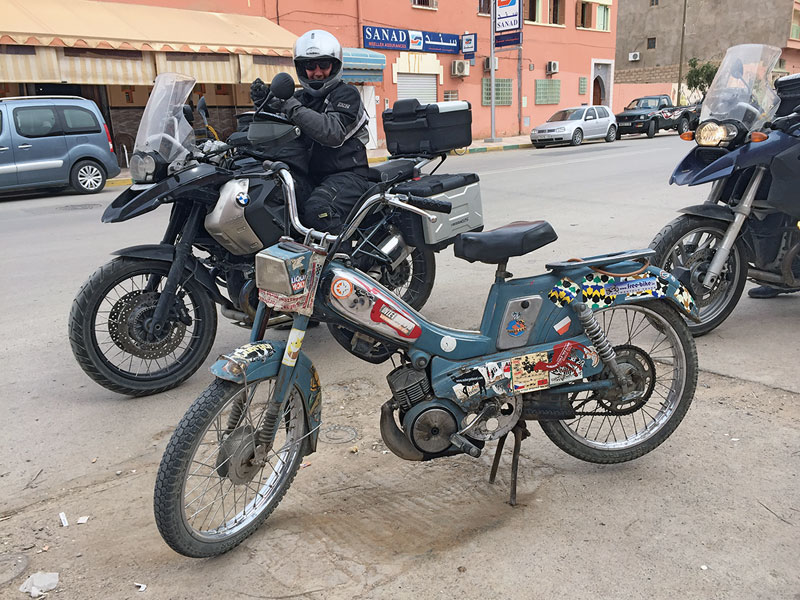 Bachirs Zweiradstolz R1200GS und Tenere in Marokko