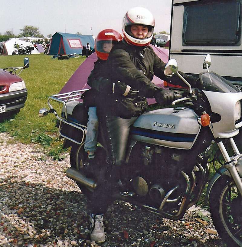Kawasaki Z750 1996 mit dem damals 6 jaehrigem Christian als Sozius