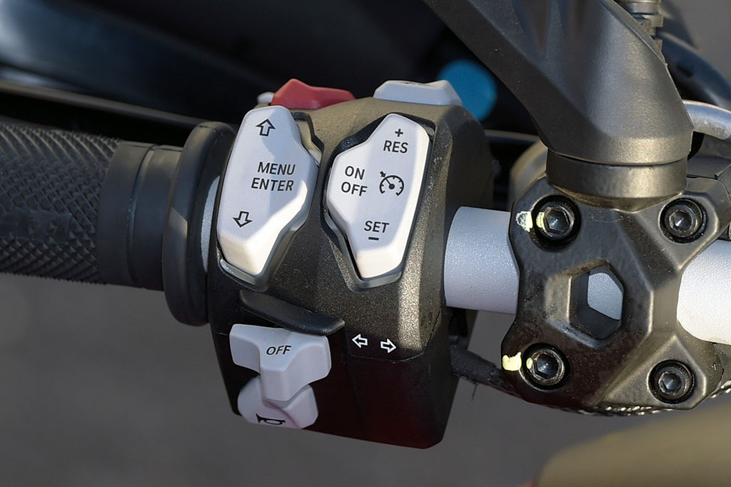 Ducati Multistrada 1200 S Modell 2015 Armatur links