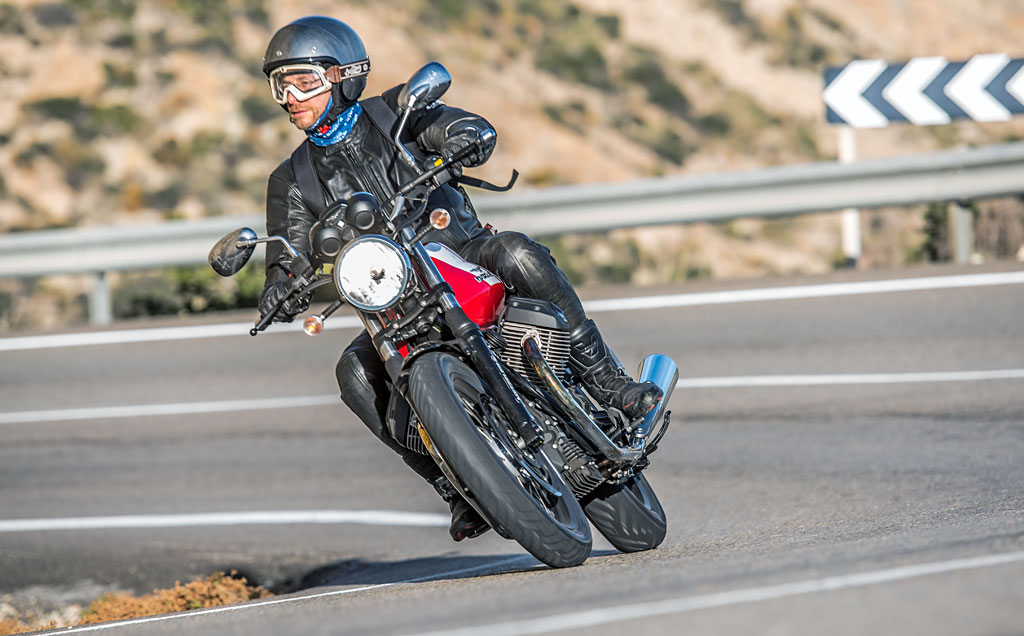 Moto Guzzi V7 II ABS Spezial Front