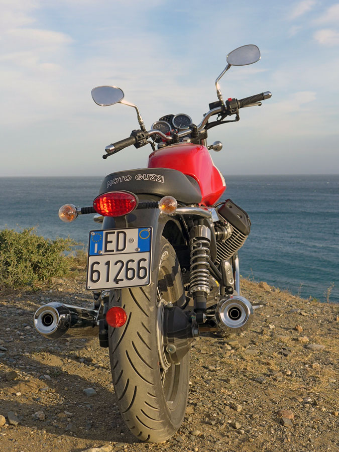 Moto Guzzi V7 II ABS Spezial Heck