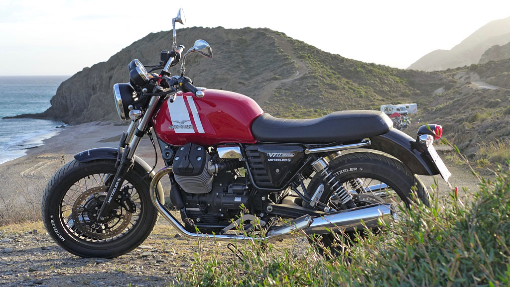 Moto Guzzi V7 II ABS Spezial links