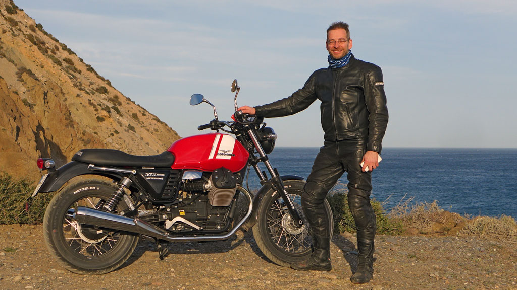 Moto Guzzi V7 II ABS Spezial rechts