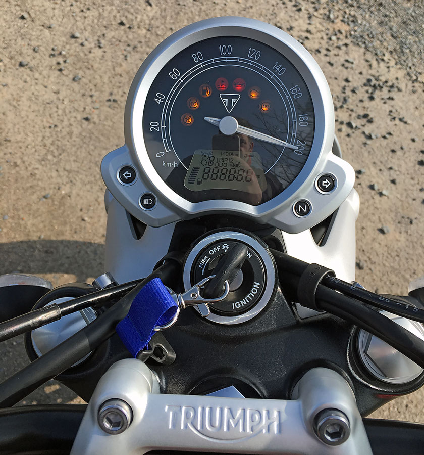 Triumph Street Twin 900 Cockpit