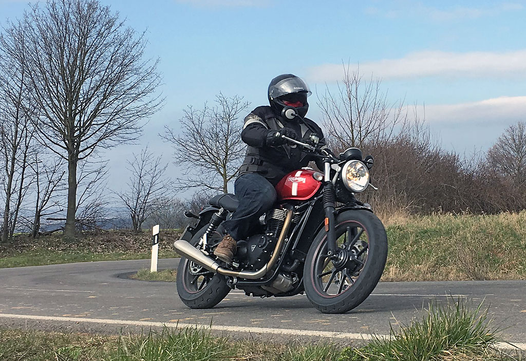Triumph Street Twin 900 Front