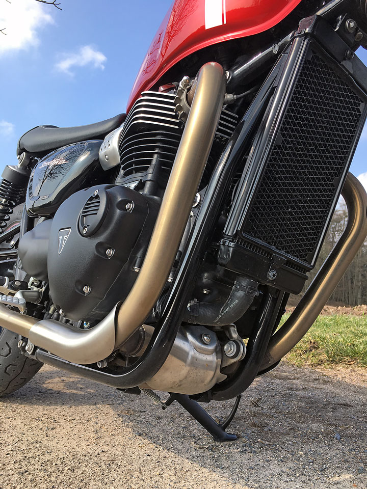 Triumph Street Twin 900 Kat und Kuehler