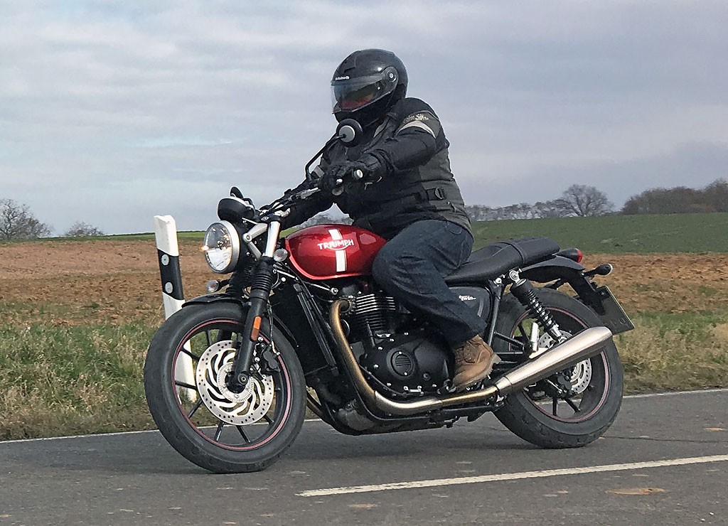 Triumph Street Twin 900 links