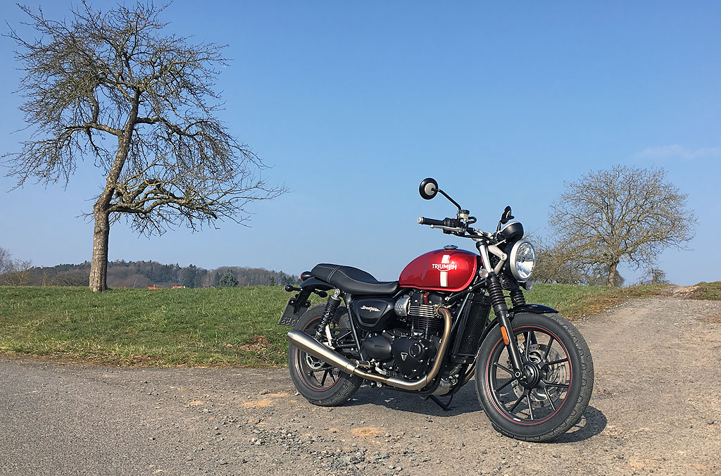 Triumph Street Twin 900 rechts