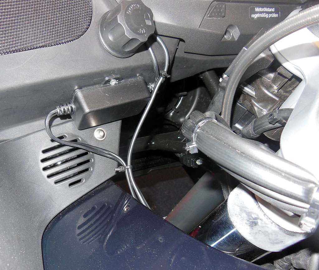 Blackbox im Anschlusskabel Becker Mamba 4