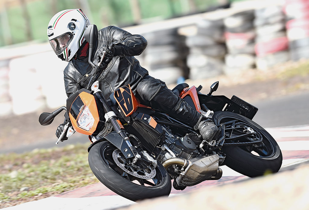 KTM Duke 690 Aktion1
