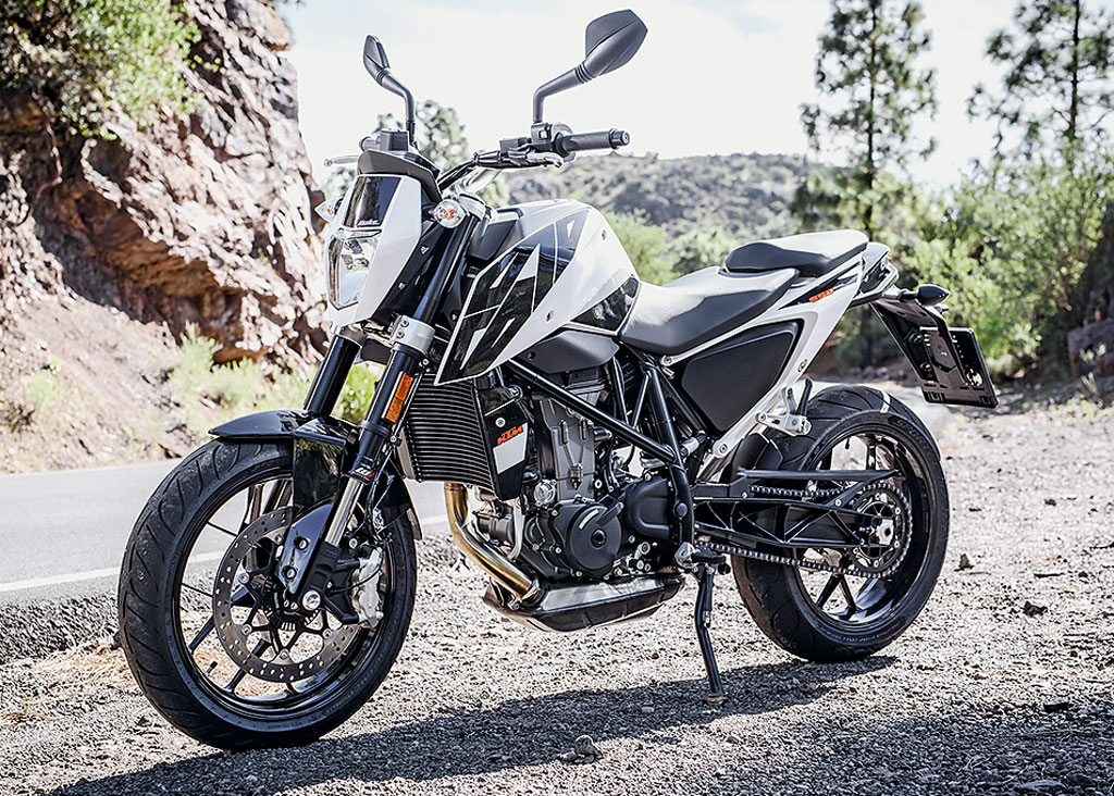 KTM Duke 690 links weiss