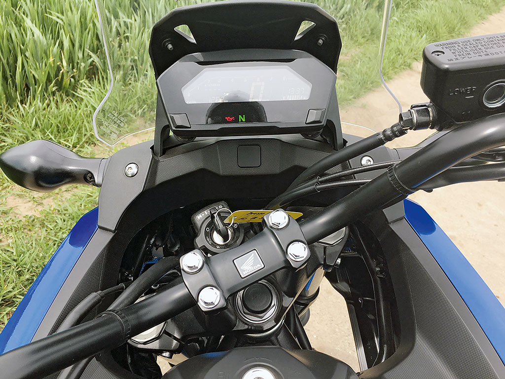 Honda NC750X DCT 2016 Cockpit