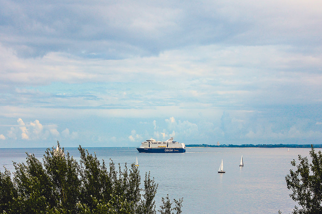 Ozeanriesen auf der Kieler Foerde