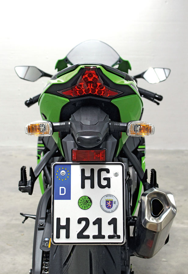 Kawasaki ZX10R Blinker und Kennzeichenhalter gibt es in schoener