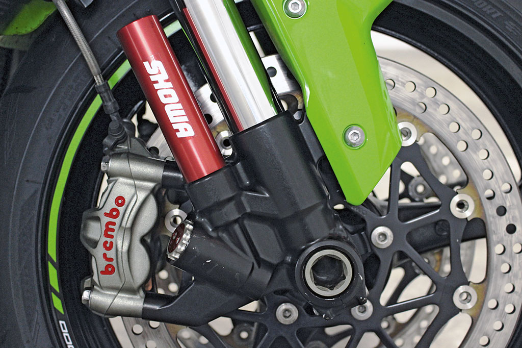 Kawasaki ZX10R Brembo M50 330er Bremsscheiben und Gasdruckgabel