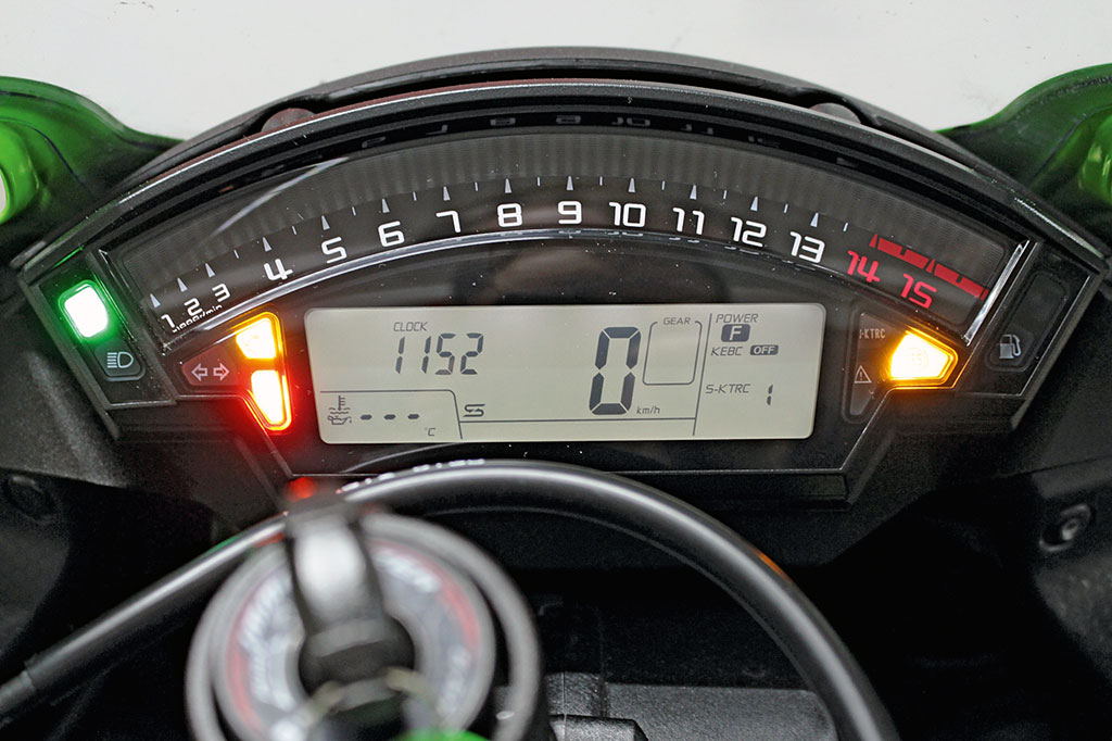 Kawasaki ZX10R Infozentrale 2016 nur minimal veraendert