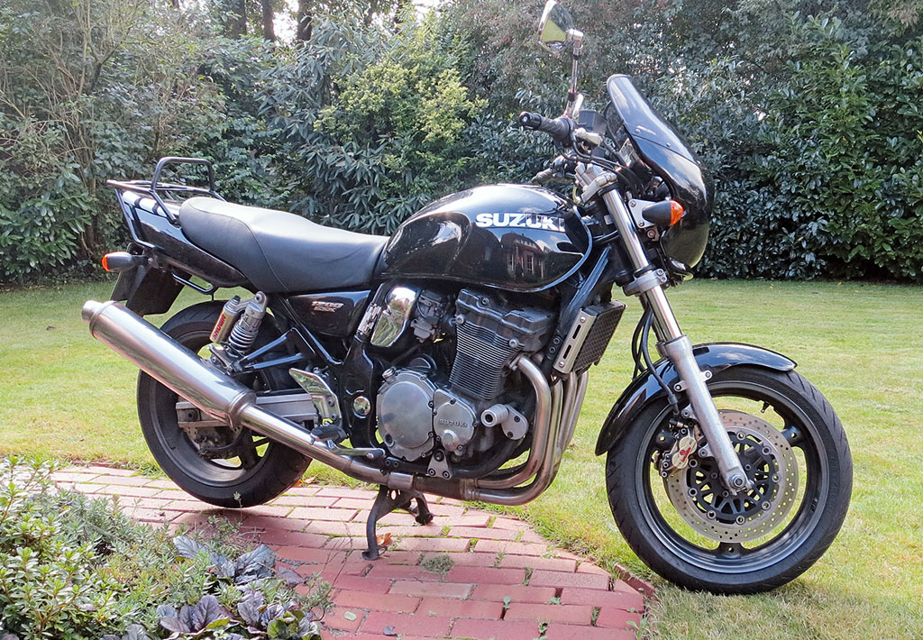 Suzuki GSX 1200 rechts