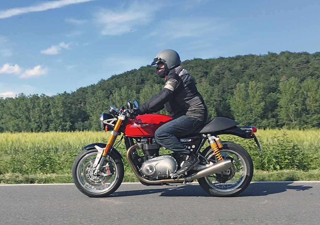 Triumph Thruxton R Landstrasse links