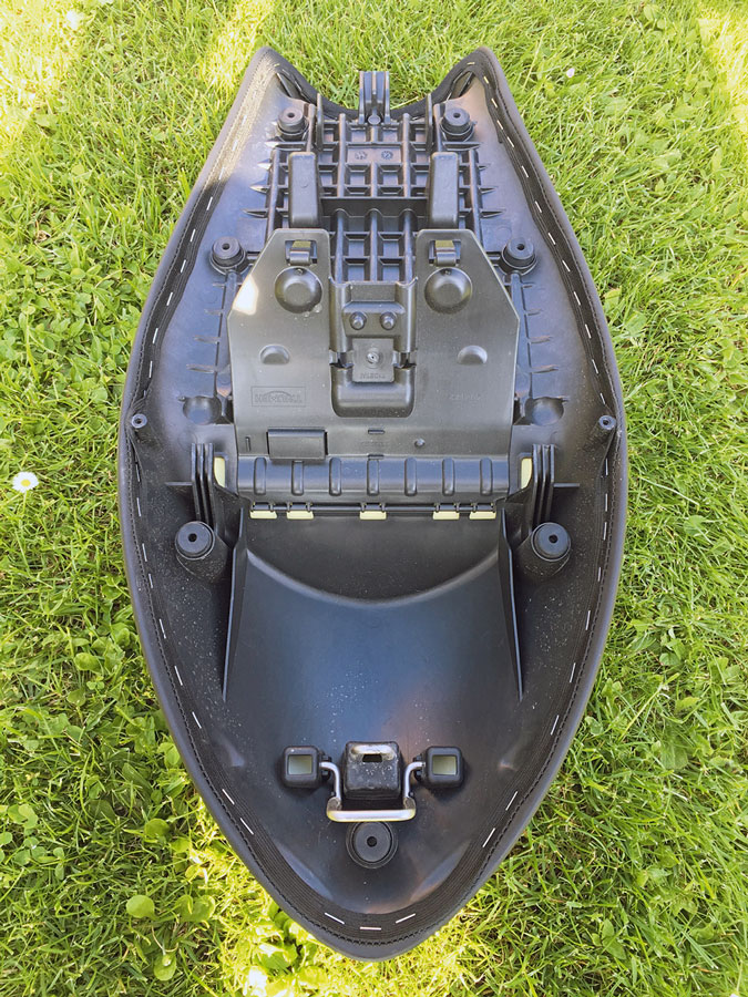 Triumph Thruxton R Staufach im Buerzel