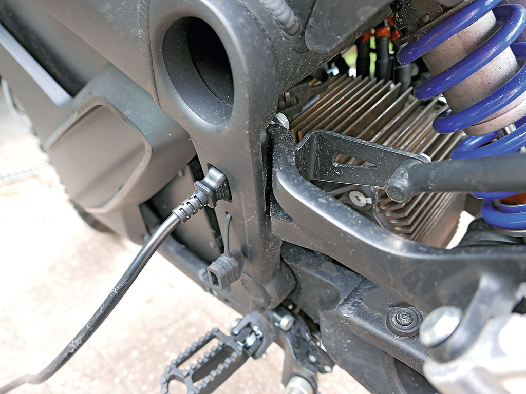 Zero DSR 220 Volt Anschluss am Rahmen