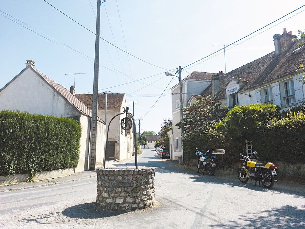 Strasse vor dem Landhaus in Voulangis