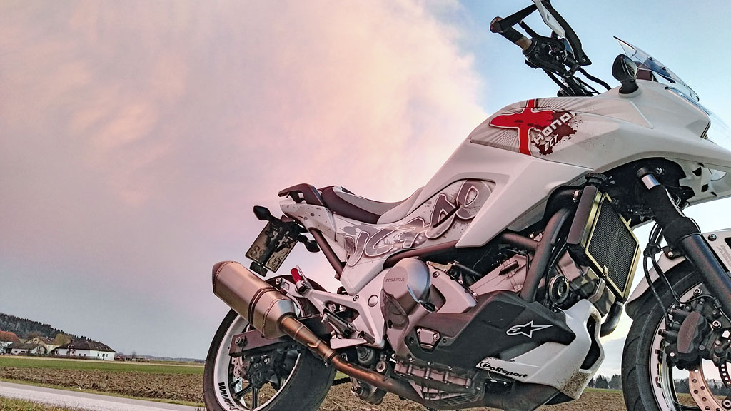 Honda NC 700 X Designumbau rechts