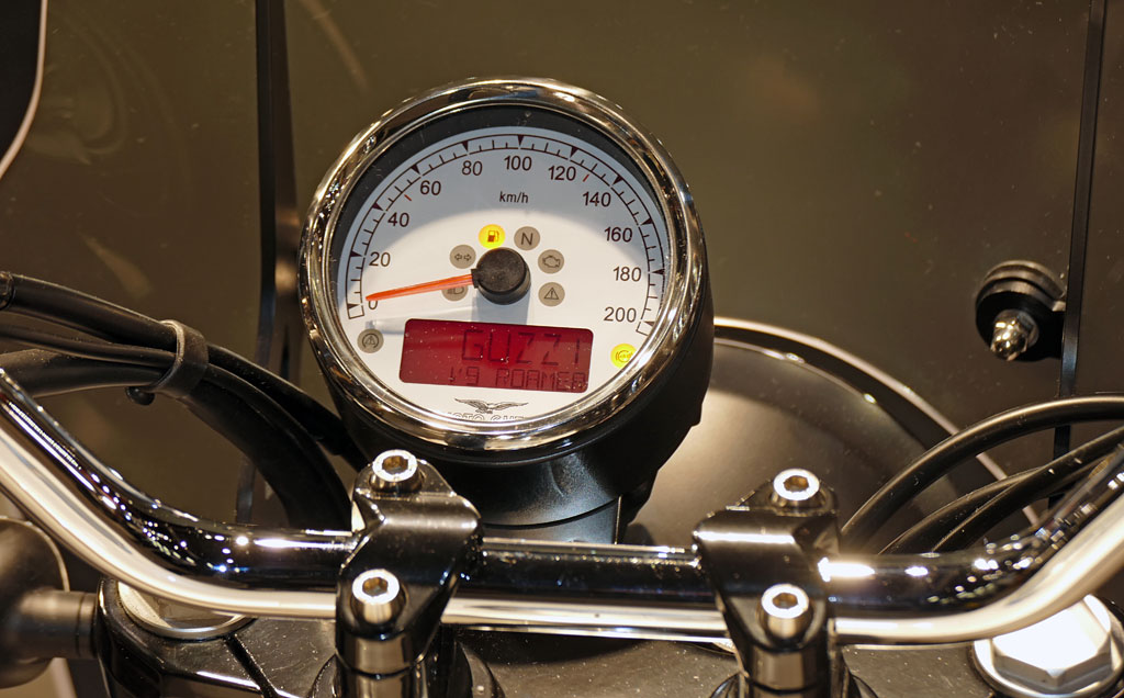 Moto Guzzi V9 Modell 2016 Cockpit