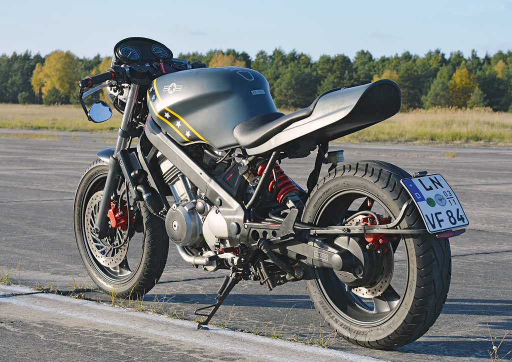 Motorholik Honda NTV650 Umbau Heck