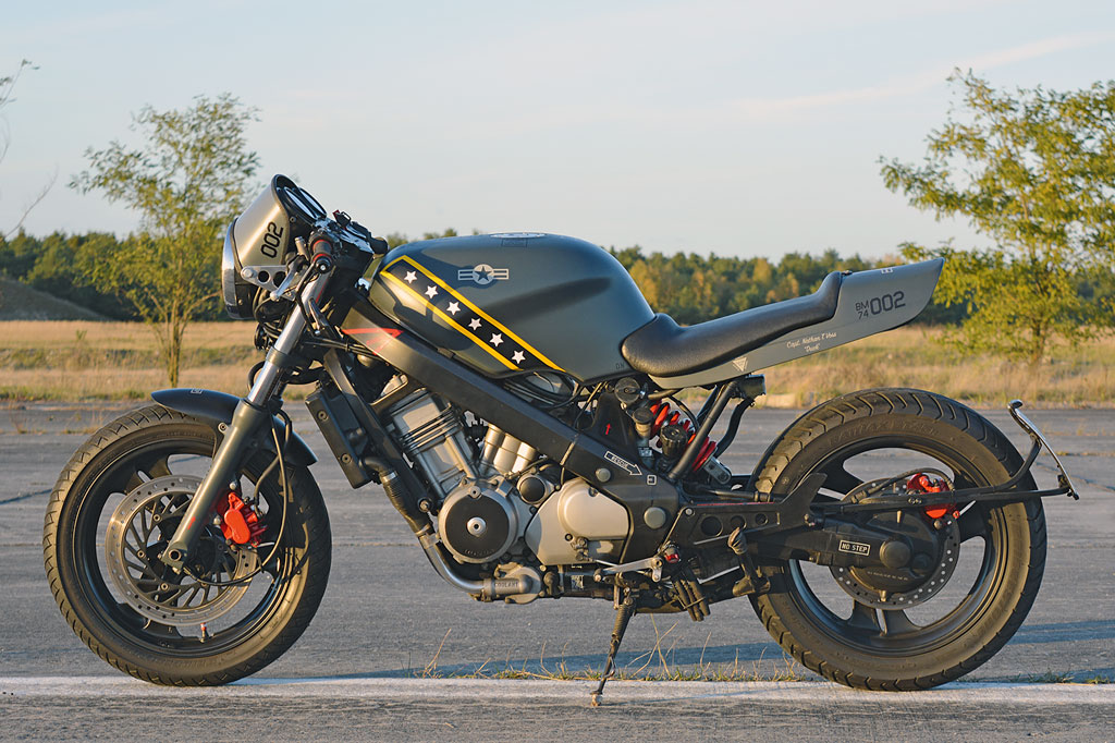 Motorholik Honda NTV650 Umbau links