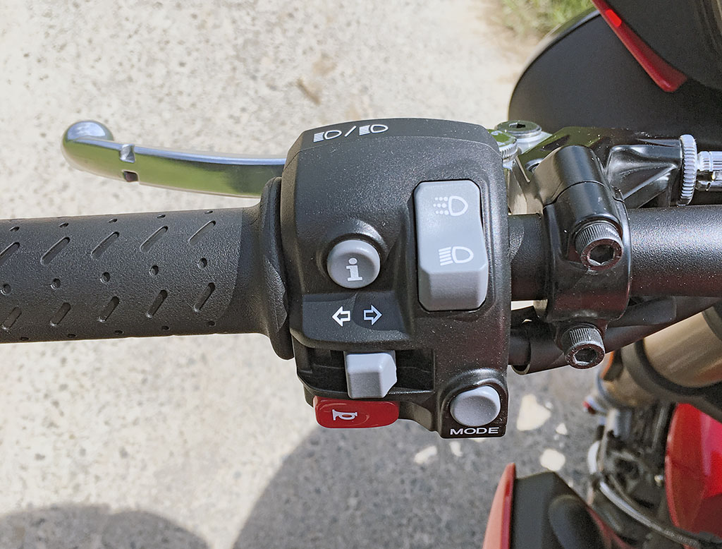 Triumph Speed Triple 2016 Armatur links