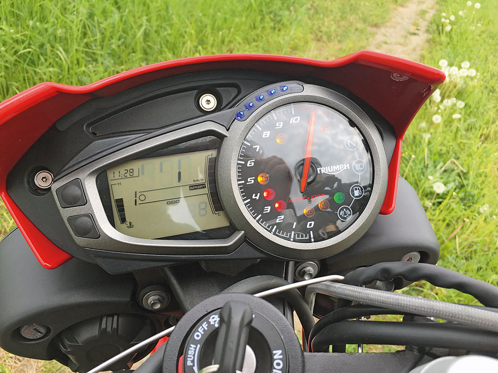 Triumph Speed Triple 2016 Cockpit
