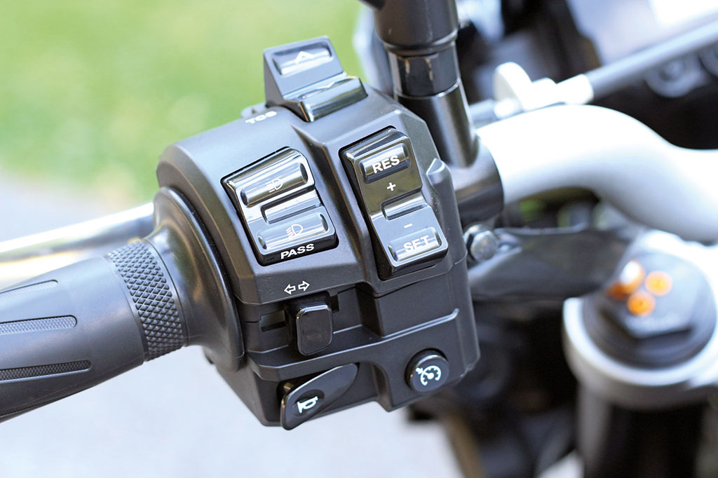 Yamaha MT10 Modell 2016 Armatur