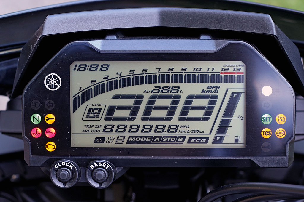 Yamaha MT10 Modell 2016 Cockpit