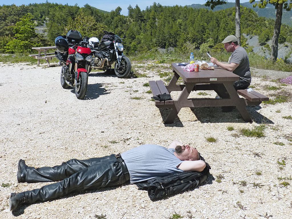 Picknick und relaxen in der Sonne
