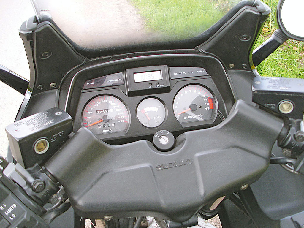 Suzuki GSX 1100F Cockpit