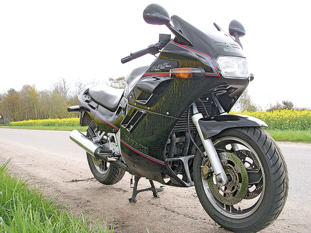 Suzuki GSX 1100F Front