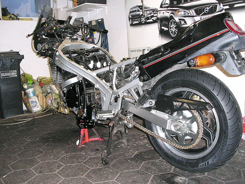 Suzuki GSX 1100F zerlegt