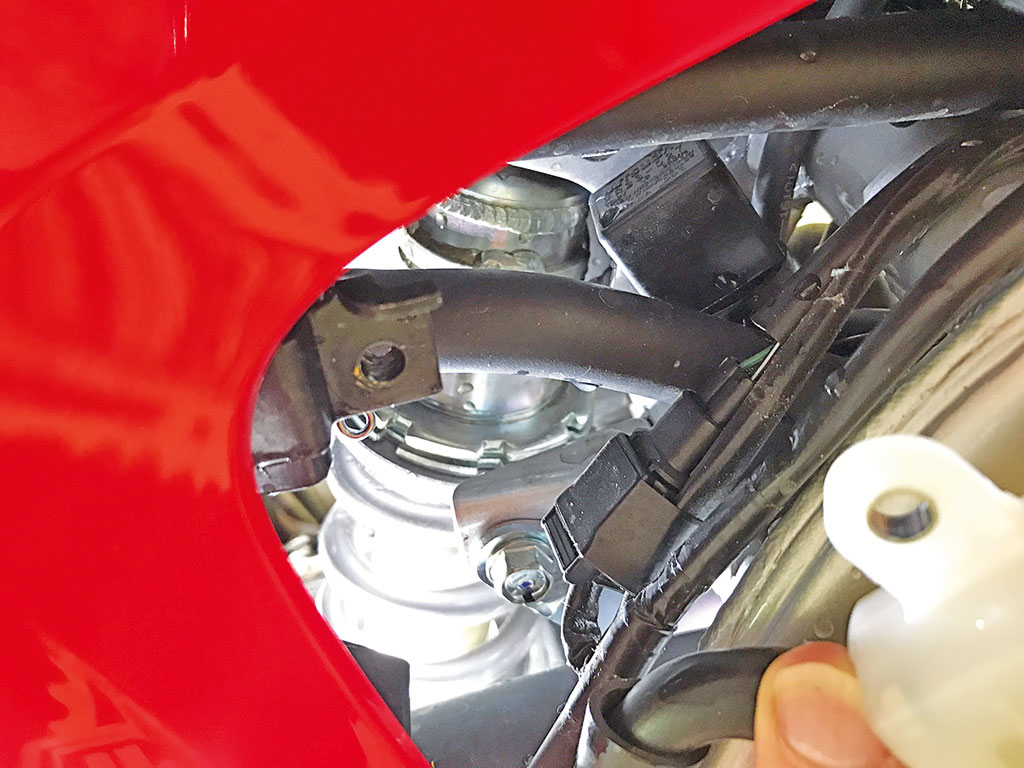 Federbein-Einstellung ist bei beiden schlecht zu erreichen, Honda CRF 250 L / Rally, Modelle 2017